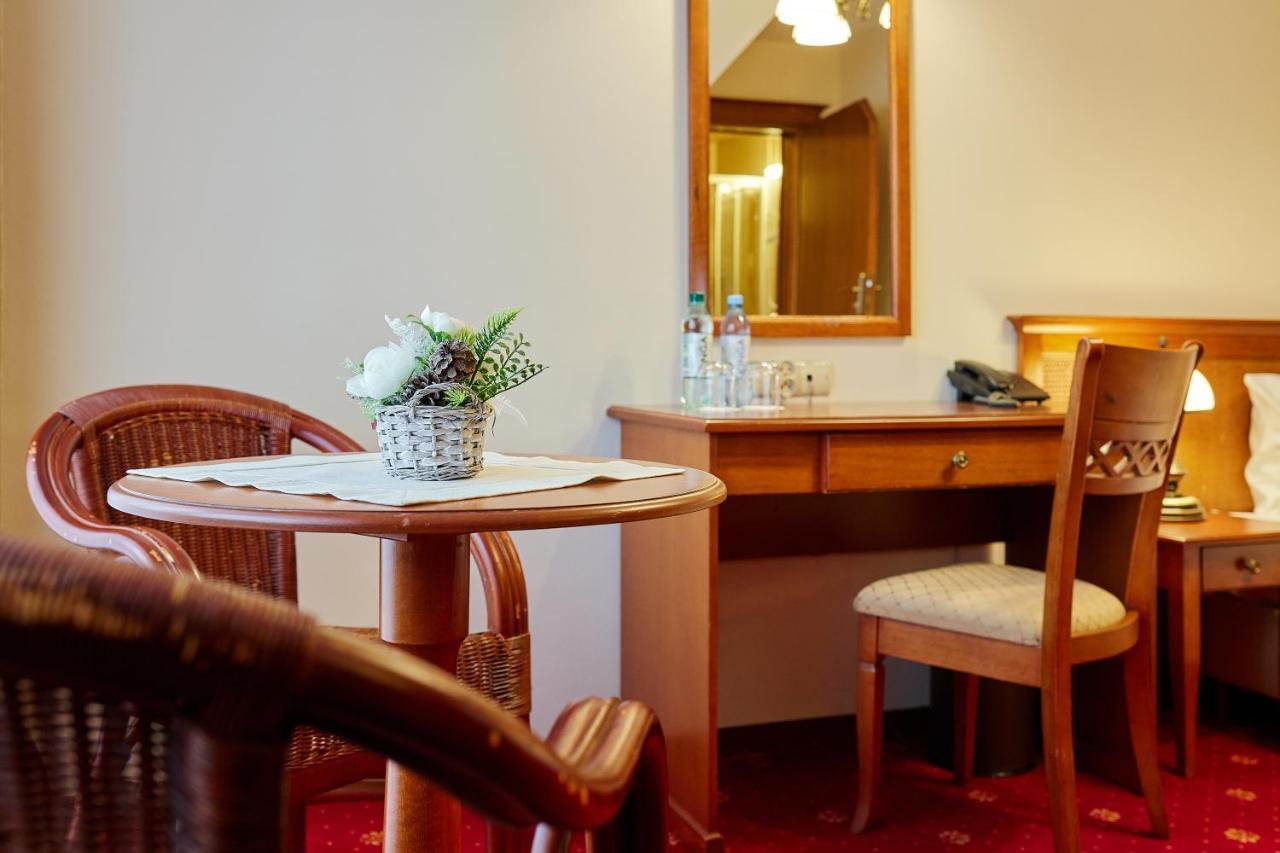 Hotel Burkaty Бялка Татранска Екстериор снимка